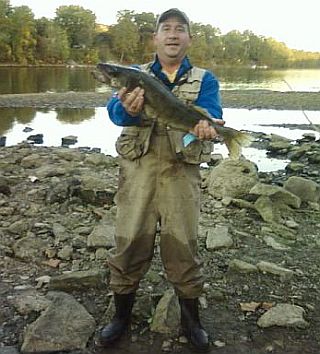 Sam Hall and "Wally" the walleye, Ohio River, Oct 11, 2008
