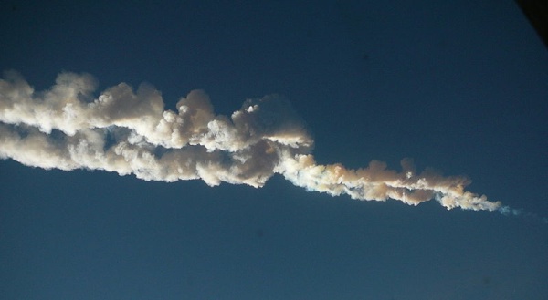 Chelyabinsk meteor trace, 15 February 2013 (photo by Nikita Plekhanov via Wikipedia)