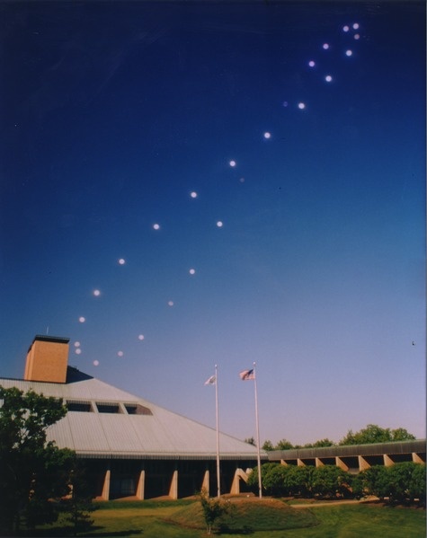 Analemma photo taken 1998-99 ourside Bell Labs in NJ by Jack Fishburn (GNU free licensing, Wikipedia)