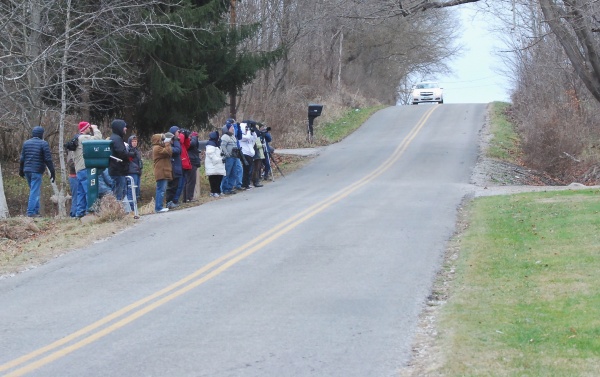 Birders line up to see the brambling, 1 Jan 2016, just after he made an appearance (photo by Donna Foyle)