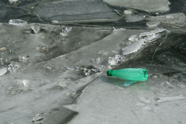 Ice at Bassin de la Villette, bottle of Badoit (photo from Wikimedia Commons)
