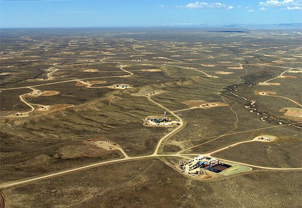 Jonah gas field, Wyoming, May 2006 (photo by Bruce Gordon from Skytruth.org)