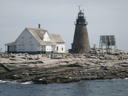 Mount Desert Rock (photo by krzdweasel, Creative Commons license)